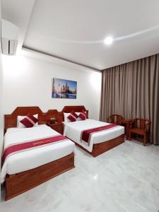 Postel nebo postele na pokoji v ubytování Royal Hotel Bạc Liêu