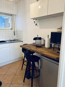 a kitchen with a counter with stools in it at Nid sympa a illkirch Strasbourg in Strasbourg