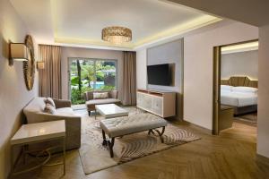 Letto o letti in una camera di Sheraton Bandung Hotel & Towers