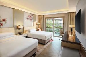 Letto o letti in una camera di Sheraton Bandung Hotel & Towers