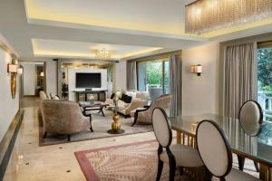 TV o dispositivi per l'intrattenimento presso Sheraton Bandung Hotel & Towers