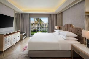 Letto o letti in una camera di Sheraton Bandung Hotel & Towers