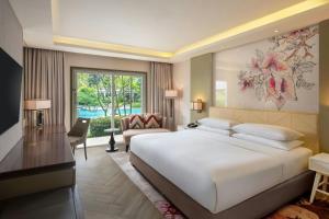 Letto o letti in una camera di Sheraton Bandung Hotel & Towers