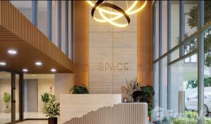 Ban Thalat Choeng ThaleにあるSpace Cherngtalay Condo in Elegant Bang Taoの建物の側面にシナジーサインがあるロビー +27枚の写真