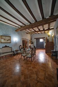 a large living room with a table and chairs at Casa Rural Moliner in Las Cuevas de Cañart