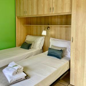 Postel nebo postele na pokoji v ubytování Bnbook - Ferrarin Apartment + 28 fotografií