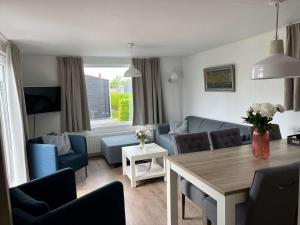 Χώρος καθιστικού στο Hello Zeeland - Chalet Gapingseweg 5