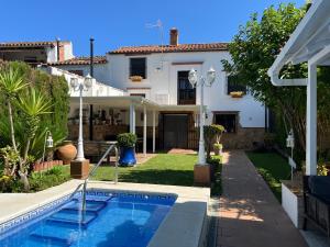 Swimmingpoolen hos eller tæt på Casa Rural Sierra Natura