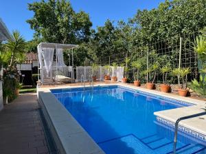 Swimmingpoolen hos eller tæt på Casa Rural Sierra Natura + 27 billeder