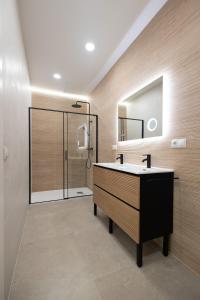 Ένα μπάνιο στο Benimamet Suite by Concept Flats +23 φωτογραφίες