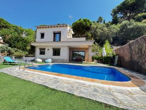 Afbeelding uit fotogalerij van VILLA SOL Y MAR - Modern luxury with pool y sea view in Lloret de Mar