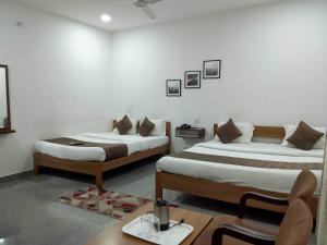 Postel nebo postele na pokoji v ubytování Hotel O Mysore Zoological Park Formerly Queens Comfort