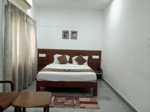 Postel nebo postele na pokoji v ubytování Hotel O Mysore Zoological Park Formerly Queens Comfort