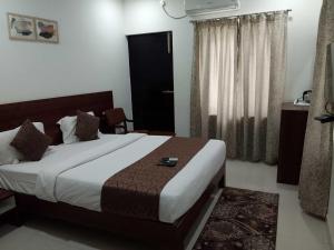 Postel nebo postele na pokoji v ubytování Hotel O Mysore Zoological Park Formerly Queens Comfort