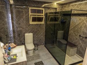 Koupelna v ubytování المهندسين شقه سوبر لوكس - محى الدين ابو العز
