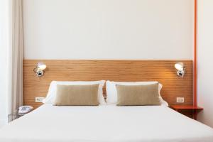 Postel nebo postele na pokoji v ubytování Hotel Piazza Bellini & Apartments + 88 fotografií