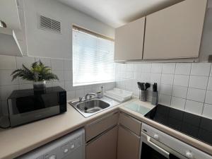 Gallery image of Hedgehog House - Cosy Bungalow in Appledram +11 photos