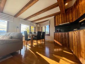 a kitchen and dining room with a table and chairs at Cal Gatesques 2 in Puigcerdà