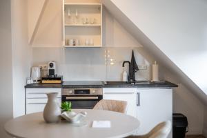 Kuchyň nebo kuchyňský kout v ubytování ViertelGlanz - Smart-TV, stilvoll & citynah wohnen