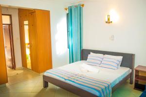 Postel nebo postele na pokoji v ubytování Shikara Apartments + 3 fotografie