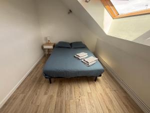 a small bedroom with a bed in a attic at Maison Delavigne in Amiens