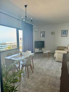 Et tv og/eller underholdning på Apartamentos Mediterraneo