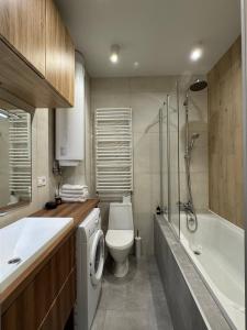 Koupelna v ubytování Новобудова Центр,стоянка для авто, ЖК Семицвіт, Документи + 36 fotografií