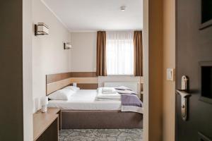 Postel nebo postele na pokoji v ubytování Hotel Sleep Wrocław