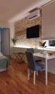 TV a/nebo společenská místnost v ubytování Magnolia Urban Apartment, Corfu Town