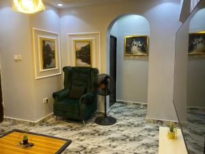 Ruang duduk di Live By The Water 2-Bed-Apt With FAST Wi-Fi And Secured