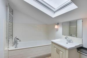Ένα μπάνιο στο Lilac House +21 φωτογραφίες