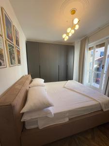 Postel nebo postele na pokoji v ubytování Sparkling Suite