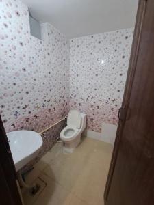 Un baño de Green Bacchus stays 28 fotos más