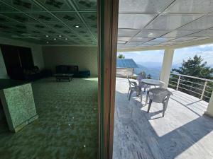 Fotografie z fotogalerie ubytování Top-Floor Stay with Mountain View, Khaira Gali, Murree v destinaci Khaira Gali