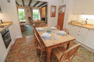 Kuchyň nebo kuchyňský kout v ubytování Primrose Cottage + 9 fotografií