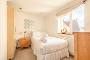 En eller flere senge i et værelse på Spacious 6 Bedroom House in Maidenhead Windsor