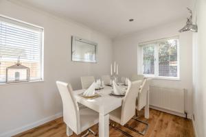 Billede fra billedgalleriet på Spacious 6 Bedroom House in Maidenhead Windsor i Maidenhead