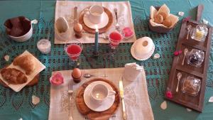 Jedlo v ubytovaní bed & breakfast alebo blízkom okolí