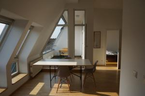 Billede fra billedgalleriet på bright rooftop loft with river view i Berlin + 10 billeder