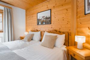 Postel nebo postele na pokoji v ubytování Hôtel de Commune - Rougemont