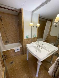 Koupelna v ubytování Great Greece Le Convivial Suites