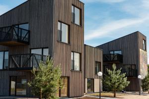 an apartment building with a wooden facade at SVENCELE DUNES Marių g 31-1 in Svencelė