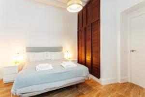 Posteľ alebo postele v izbe v ubytovaní Peral Suite Sevilla