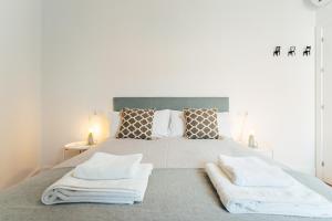 Posteľ alebo postele v izbe v ubytovaní Peral Suite Sevilla