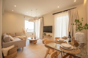 Eos - Boutique Apartment tesisinde bir televizyon ve/veya eğlence merkezi