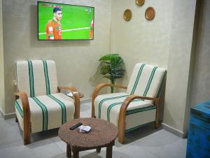 Un lugar para sentarse en blue perl appt luxury services pool 2 min from beach