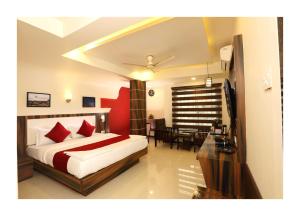 Postel nebo postele na pokoji v ubytování Hotel Kochi Caprice + 28 fotografií