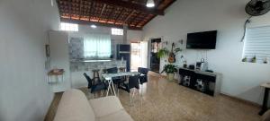 Et tv og/eller underholdning på Casa, Espaço amplo Natureza & Praia