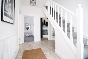 Φωτογραφία από το άλμπουμ του Royal Oak House by Tŷ SA - 5 bedroom house στο Κάρντιφ