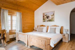 Postel nebo postele na pokoji v ubytování Hôtel de Commune - Rougemont